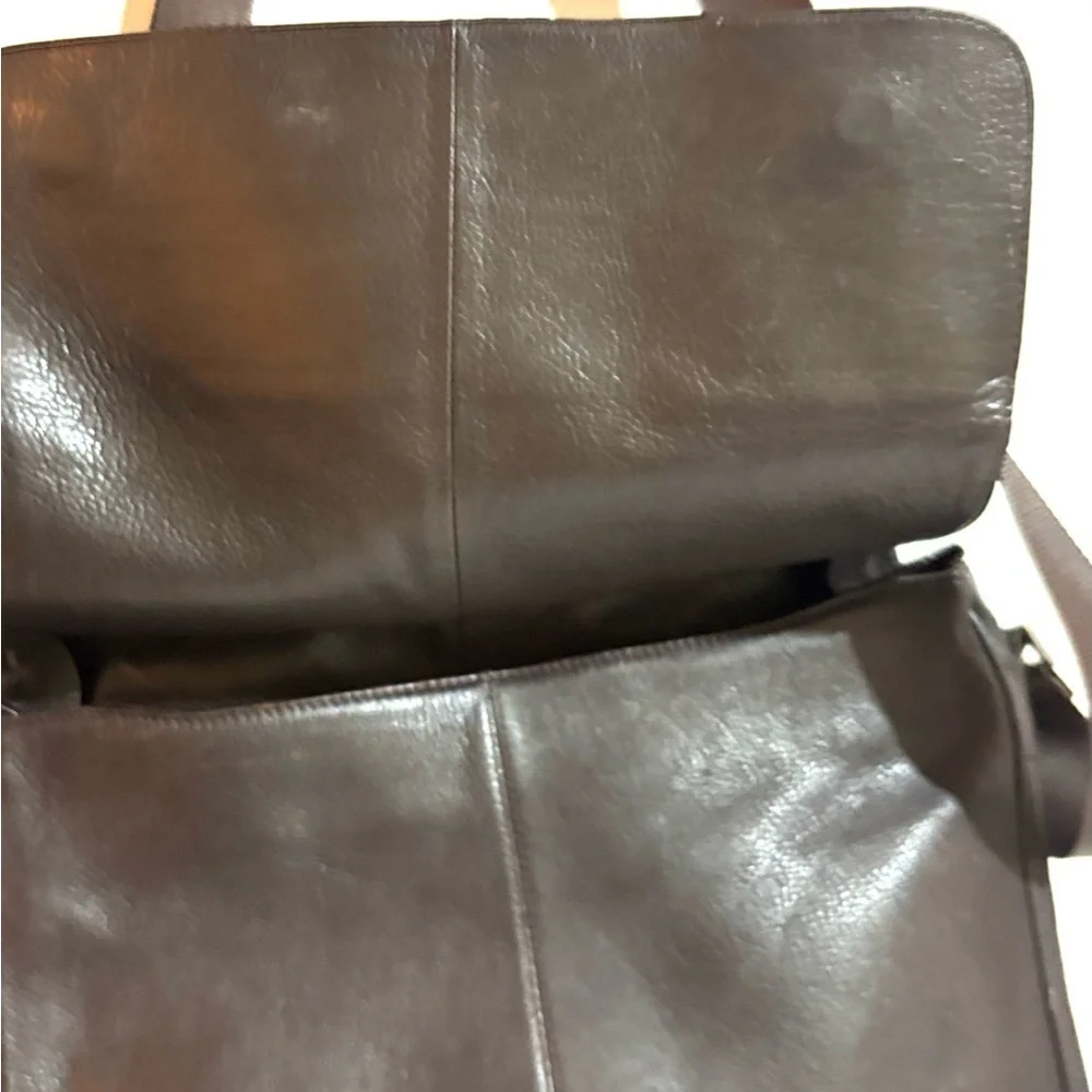 Kenneth Cole unisex Dark Brown distressed Leather Messenger work    Travel  Bag